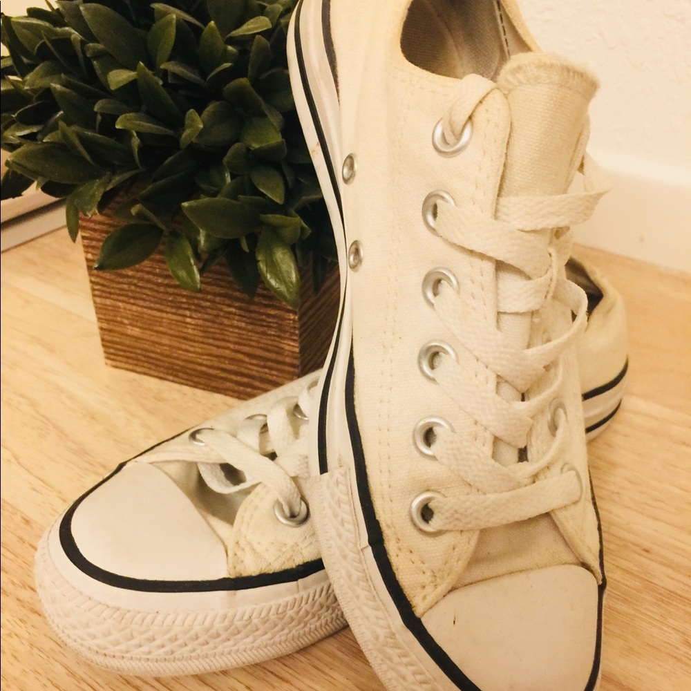 White CONVERSE All Stars w/ two tone tongue sz6.5